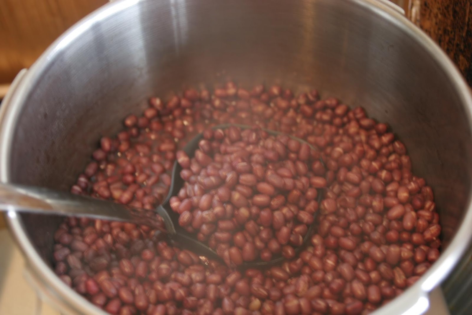 Boil azuki(red beans) with pressure cooker Azuki Red beans webmagazine