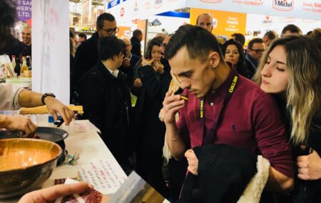 How Do French People React to Trying Dorayaki for the First Time?